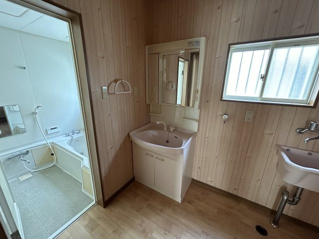 和歌山市西庄・中古戸建・54664の洗面所