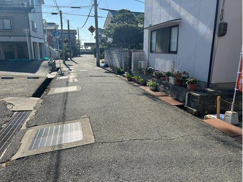 呉市広長浜３丁目の前面道路含む現地写真|建築プランや費用などご希望を何でもご相談下さい！
角地☆広南小学校まで徒歩４分♪