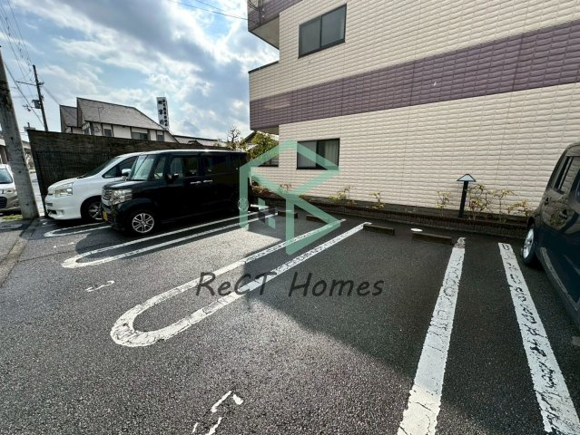 ネオクオーツ神屋壱番館の駐車場