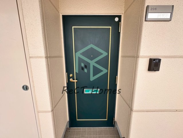 ネオクオーツ神屋壱番館の玄関
