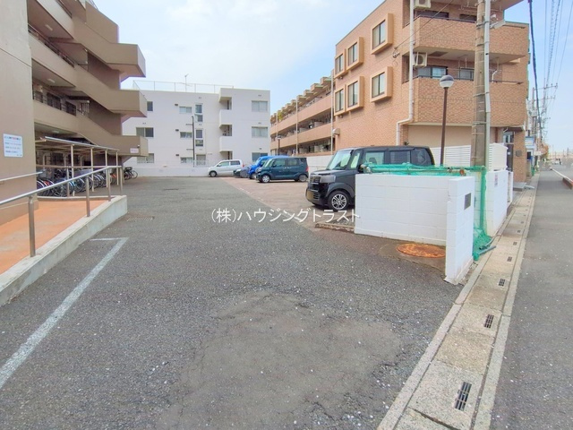 仲介手数料無料　新所沢サンハイツの駐車場