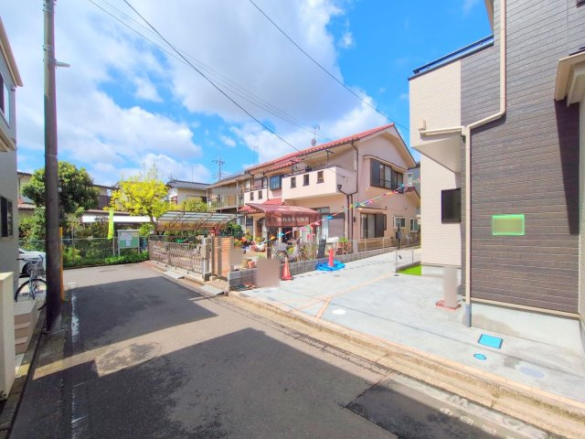 ふじみ野市大原１丁目の新築一戸建の前面道路含む現地写真