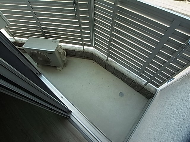 神戸市須磨区北町３丁目のアパートのバルコニー