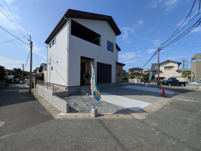 福うお菓子南区老司５期　１号棟の前面道路含む現地写真
