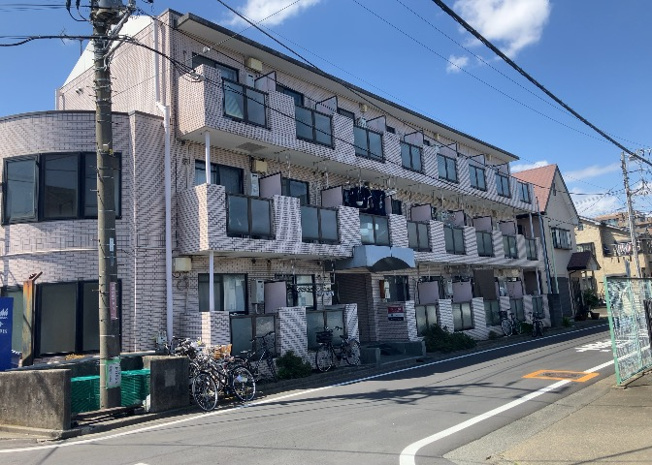 【外観】 | キャトルセゾン清新 | 土地の形が極端に長細かったり、狭小地、あるいは道路との高低差がある傾斜地だった場合、後々売ろうとしても買い手がつかない場合もあります。後々、売却することになった時に価値の下がらない土地を選びましょう。