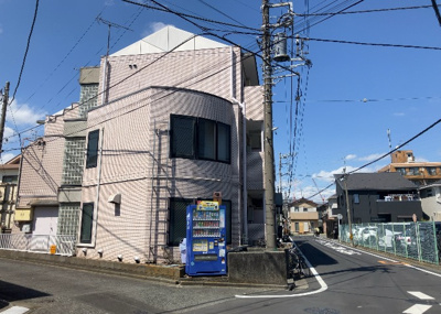 【外観】 | キャトルセゾン清新 | 土地を買う際、住む地域の自治体や福祉の補助制度にも注目してみましょう。子供や老人の医療補助やゴミ出しのルールなど、自治体によってルールに大きな違いがあるため、暮らしやすい土地で判断するとよいでしょう。