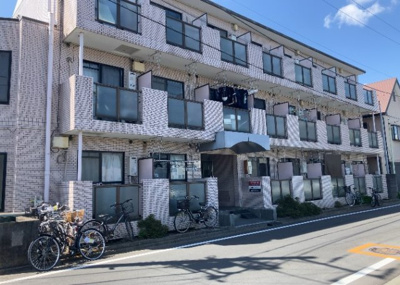 【外観】 | キャトルセゾン清新 | 土地の前の道路に消火栓が設置されていることがあります。この場合、道路交通法第45条第1項により、駐車禁止の場所が指定されています。そのため、車庫などの駐車スペースをつくることができない場合があります。