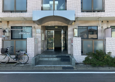 【外観】 | キャトルセゾン清新 | 隣家の土地はどうなっているのか、生活利便施設が近くにあるのか、学校まで近いかなど、お客様のライフスタイルにあわせたイメージが重要です。また、近くにあると困る施設が近くにないかも確認するといいでしょう。