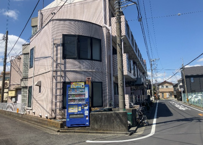 【外観】 | キャトルセゾン清新 | 人が暮らすうえで日光は大切な要素となります。日当たりの良さは譲れないポイントですね。併せて近くに大きな建築物の建築予定がないか、あるいはそれが可能な土地が近くにないか事前に確認することもお勧めします。