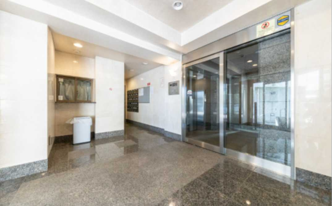 ステージファースト三軒茶屋　室内洗濯機置き場　バストイレ別　オートロックのロビー