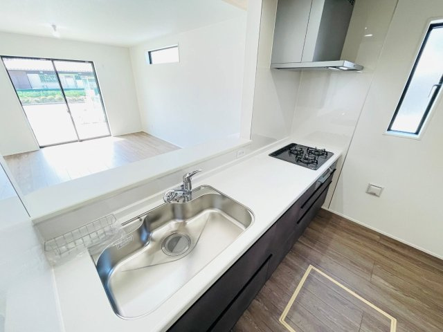 豊田市野見山町　新築分譲住宅　全2棟　1号棟のキッチン|浄水器一体型水栓です。