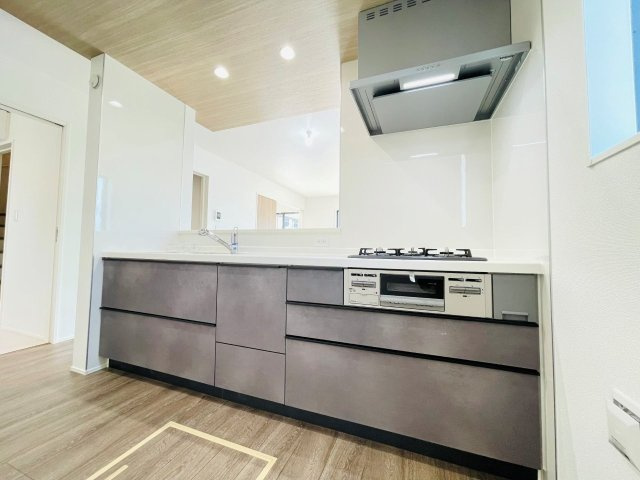 豊田市野見山町　新築分譲住宅　全2棟　1号棟のキッチン|使い勝手の良いシステムキッチン。