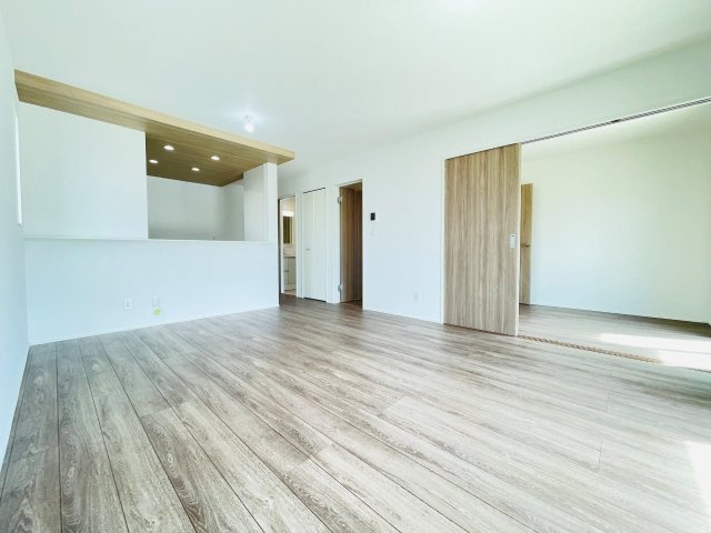 豊田市野見山町　新築分譲住宅　全2棟　1号棟の居間・リビング|家族でくつろげる広々としたリビングダイニング。