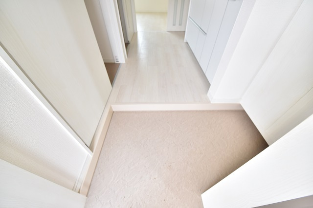 リベルテ広の玄関