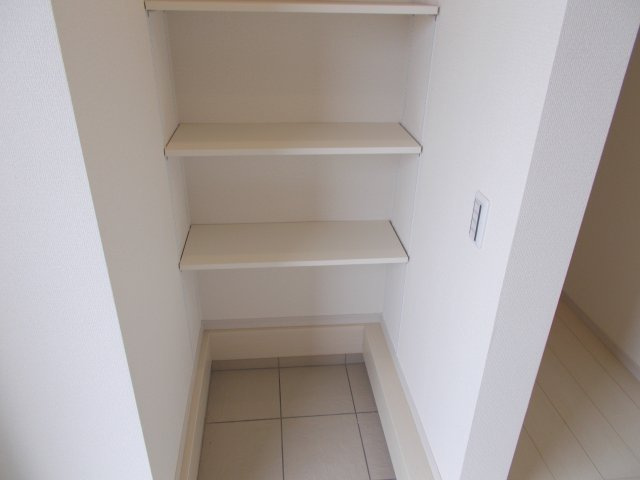 リーブルガーデンS富岡七日市第11　2号棟（平屋）の収納|玄関にはシューズインクローク付きです♪