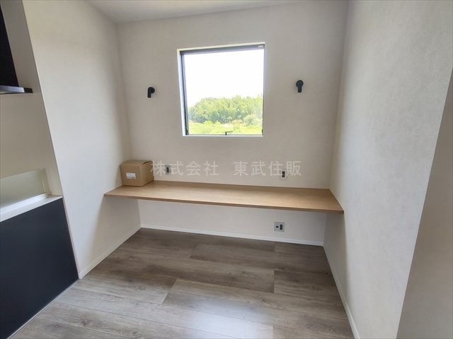 【内装】 | 川越市的場　全１棟 | 明るい色調の室内です