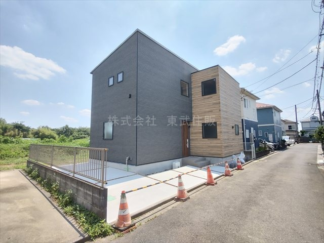 【前面道路含む現地写真】 | 川越市的場　全１棟 | 住環境良好です