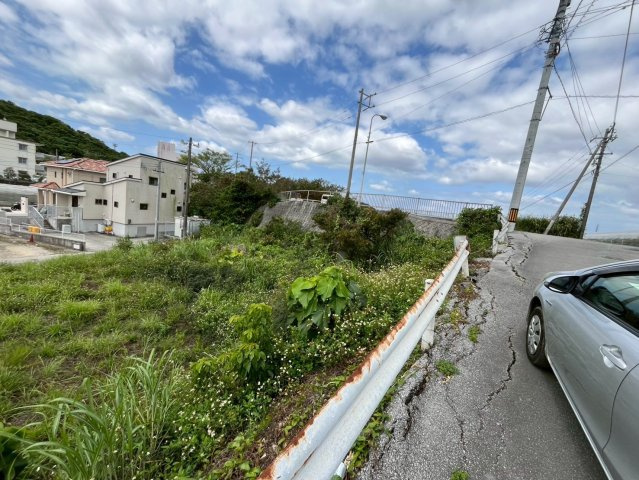 【売地】南城市大里稲嶺（１３２．８坪）の前面道路含む現地写真|【現地撮影】2025.4月
直ぐにご案内できます♪
お気軽にお問合せください。