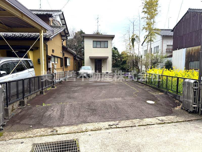 ６３６４８　岐阜市野一色中古戸建ての駐車場