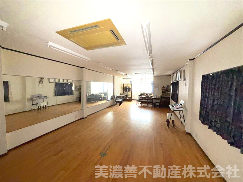 ６３６４８　岐阜市野一色中古戸建ての内装