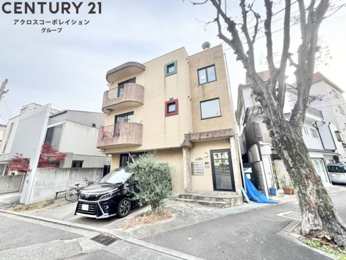 3階建てのしっかりした外観