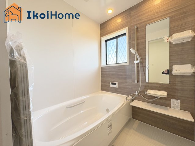 神戸市西区玉津町出合　中古戸建の浴室|【ホームページに現地動画掲載中】●年中無休：当日予約可●小窓付きの換気良好の浴室。清潔な空間です。