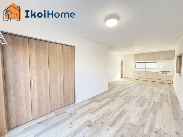 神戸市西区玉津町出合　中古戸建の居間・リビング|【ホームページに現地動画掲載中】●年中無休：当日予約可●お洒落なフローリングのリビングスペース♪