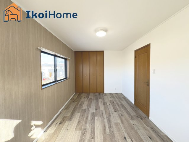 神戸市西区玉津町出合　中古戸建の子供部屋|【ホームページに現地動画掲載中】●年中無休：当日予約可●2階洋室です。落ち着いたフローリングです！