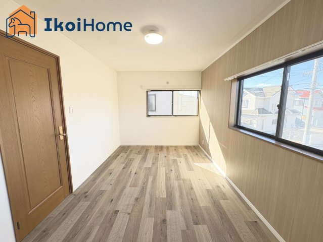 神戸市西区玉津町出合　中古戸建の子供部屋|【ホームページに現地動画掲載中】●年中無休：当日予約可●2階洋室です。二面採光の明るい空間です！