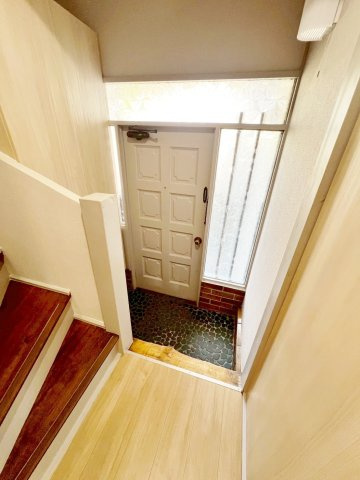 小川町1丁目戸建の玄関