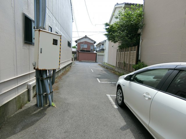 インパレスBの駐車場