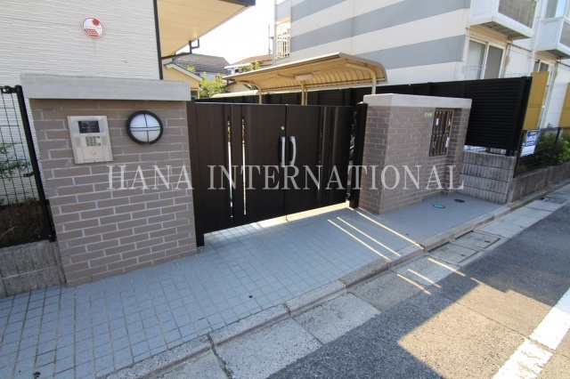 レオパレスプリシードのエントランス