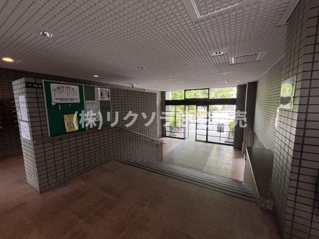 オークヒルズ香里六番館のエントランス|内部
■物件内覧・資金計画相談・住宅ローン相談、リフォーム相談、お問合せ受付中■
※当日・翌日のご内覧、ご相談はお電話でのお問合せがスムーズです！