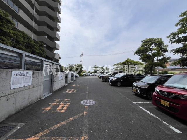 オークヒルズ香里六番館の駐車場|■物件内覧・資金計画相談・住宅ローン相談、リフォーム相談、お問合せ受付中■
※当日・翌日のご内覧、ご相談はお電話でのお問合せがスムーズです！