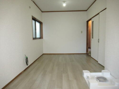 幸町　中古一戸建ての居間・リビング|リビング10.0帖
■物件内覧・資金計画相談・住宅ローン相談、リフォーム相談、お問合せ受付中■
※当日・翌日のご内覧、ご相談はお電話でのお問合せがスムーズです！