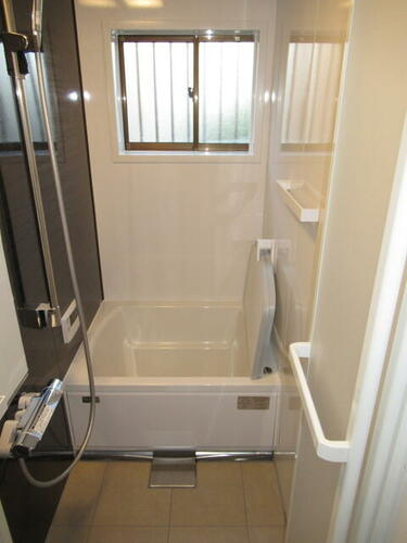 幸町　中古一戸建ての浴室|追い焚き機能付き
■物件内覧・資金計画相談・住宅ローン相談、リフォーム相談、お問合せ受付中■
※当日・翌日のご内覧、ご相談はお電話でのお問合せがスムーズです！