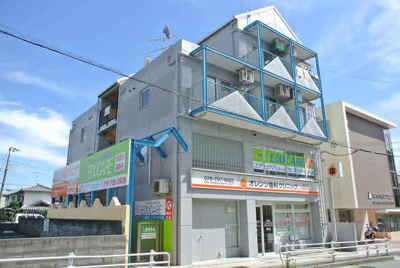 【外観】 | ルミエール上高丸 | 物件の隣にコンビニあります