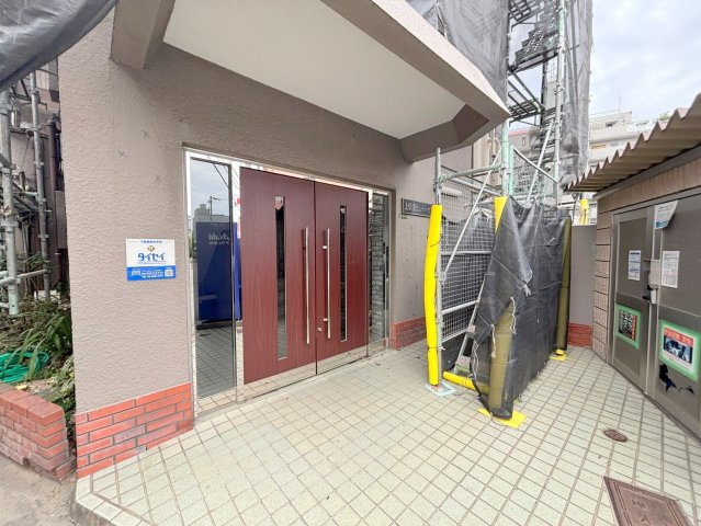 上新庄ビューハイツのエントランス