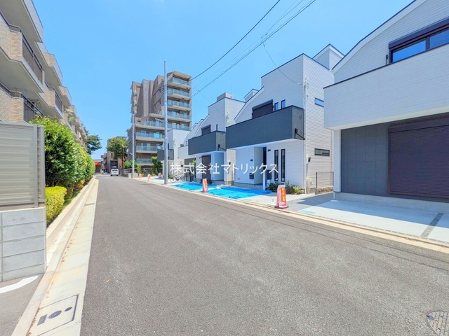 練馬区関町南2丁目　星降る屋上テラス　大型ハイグレード邸宅の前面道路含む現地写真