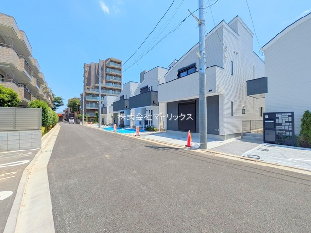 練馬区関町南2丁目　星降る屋上テラス　大型ハイグレード邸宅の前面道路含む現地写真