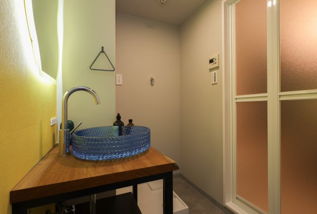 シャルマンコーポ草津　天然木フルリノベーションの洗面所