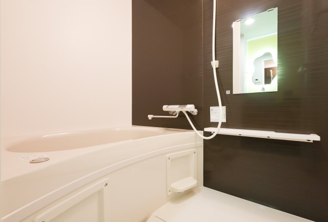 シャルマンコーポ草津　天然木フルリノベーションの浴室