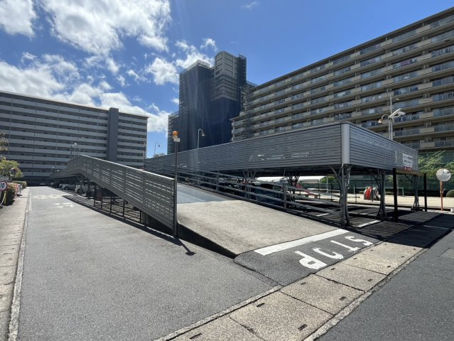 シャルマンコーポ草津　天然木フルリノベーションの駐車場