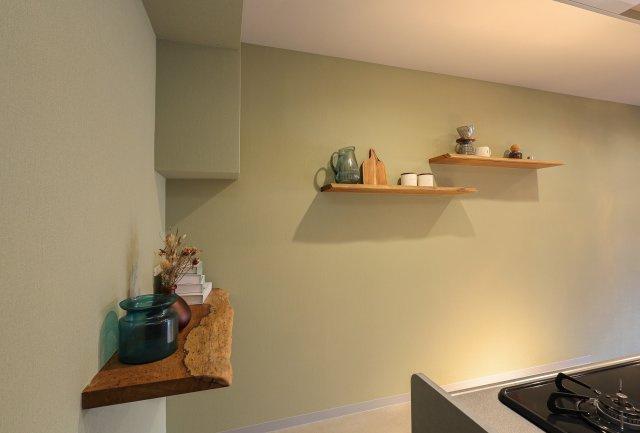 シャルマンコーポ草津　天然木フルリノベーションのその他|天然木（アサメラ）のキッチン背面造作棚♪
