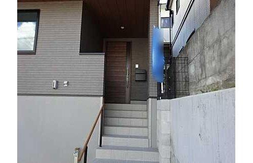 南区堀越３丁目　〇並列駐車２台可　〇オールＬＯＷ－Ｅペアガラス　〇の玄関|青崎小学校まで徒歩９分◎生活利便施設の充実！