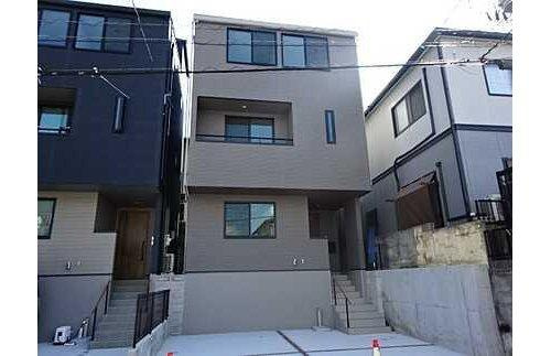 南区堀越３丁目　〇並列駐車２台可　〇オールＬＯＷ－Ｅペアガラス　〇の外観|ロフトは８帖のルーフバルコニーで花粉の季節や雨の日の洗濯も安心！