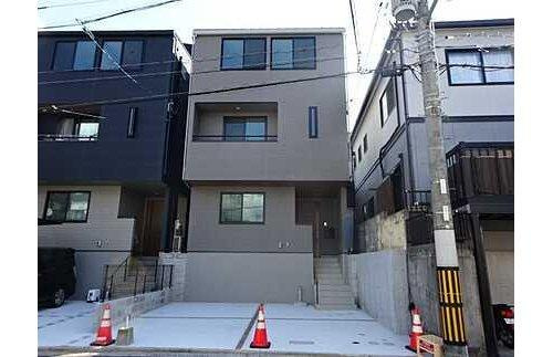 南区堀越３丁目　〇並列駐車２台可　〇オールＬＯＷ－Ｅペアガラス　〇の駐車場|並列２台駐車可能☆全居室収納あり◇１８帖の広々ＬＤＫ♪