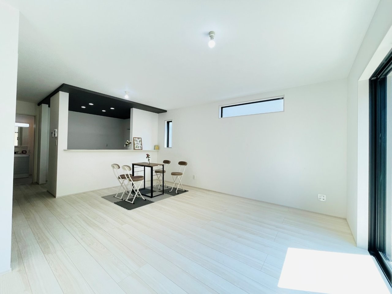 豊田市平和町2期　新築分譲住宅　全1棟　1号棟の居間・リビング|家族でくつろげる広々としたリビングダイニング。