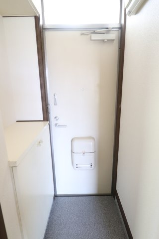 コーポツインズの玄関