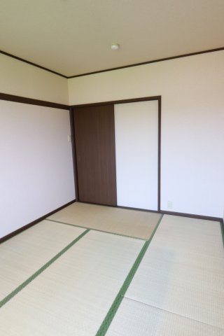 コーポツインズの和室